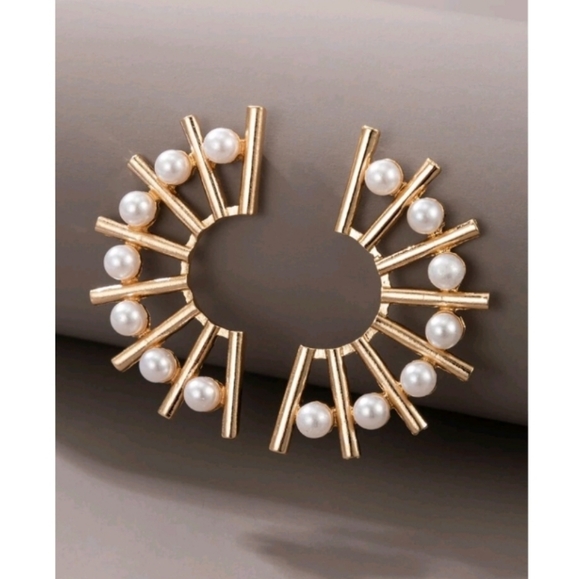 Anthropologie Jewelry - Anthropologie Pearl Art- Deco Geometric Minimalist Gold Post Earrings